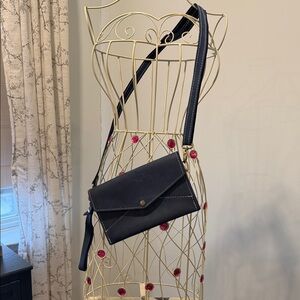 Poertland Leathwr Blue Crossbody/Wristlet Bag